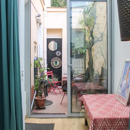 Charming T2 Batignolles With Private Courtyard Apartment *