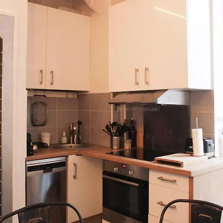Charming T2 Batignolles With Private Courtyard