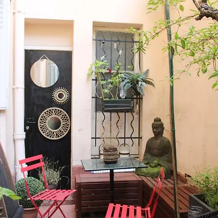 Charming T2 Batignolles With Private Courtyard